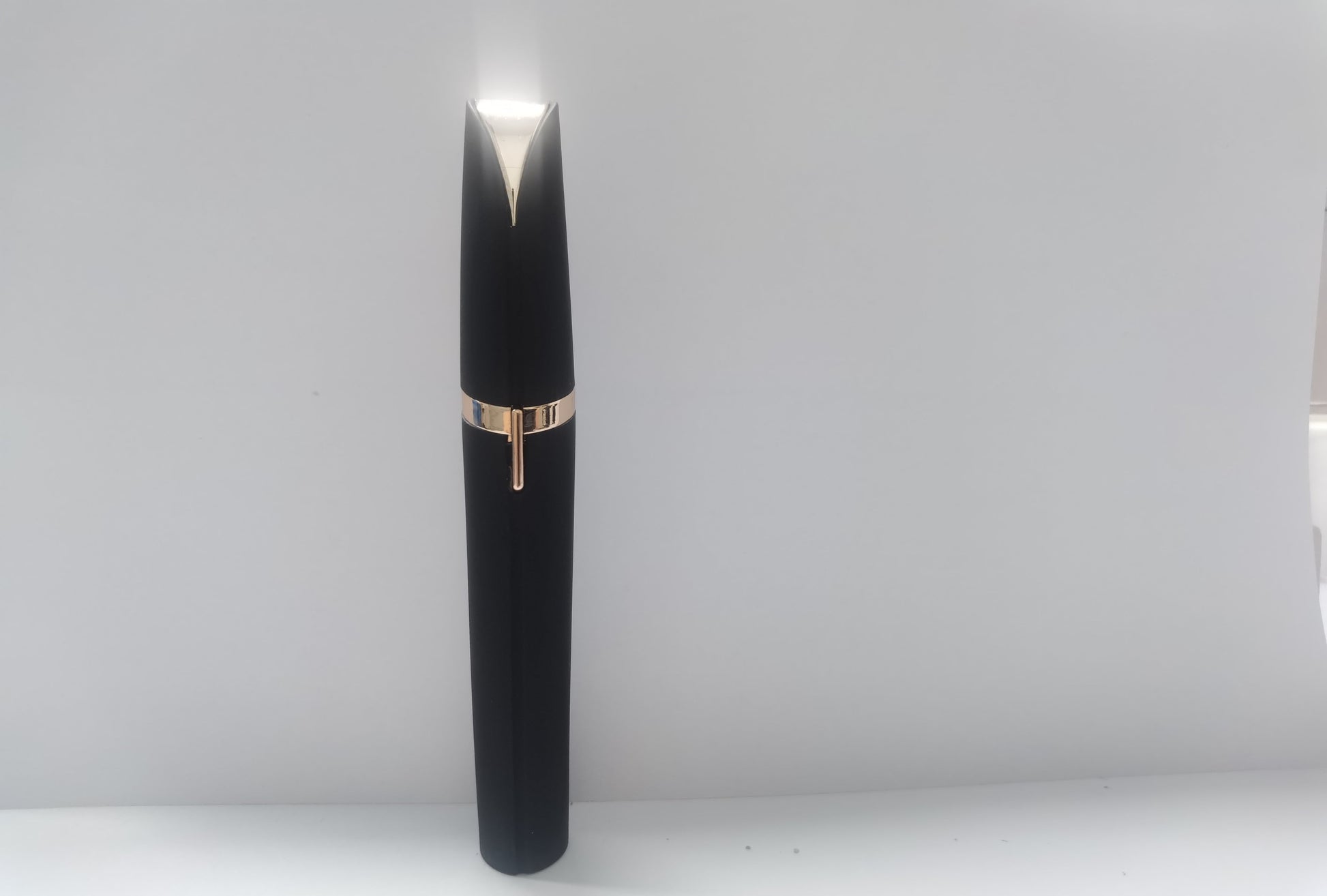 Mini Electric Eyebrow Trimmer Lipstick Brows Pen Hair Remover Painless Razor Epilator with LED Light 